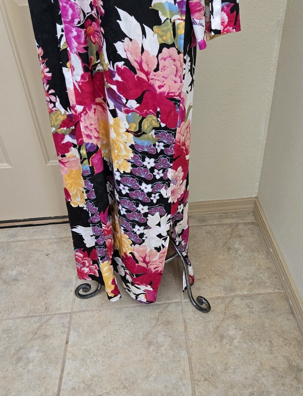 Natori floral satin caftan floral dress M - Picture 5 of 7